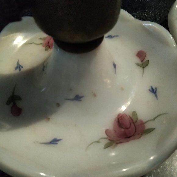 Roses Vintage milk glass lamps pair of candlestick working white lamps victorian - Picture 2 of 7